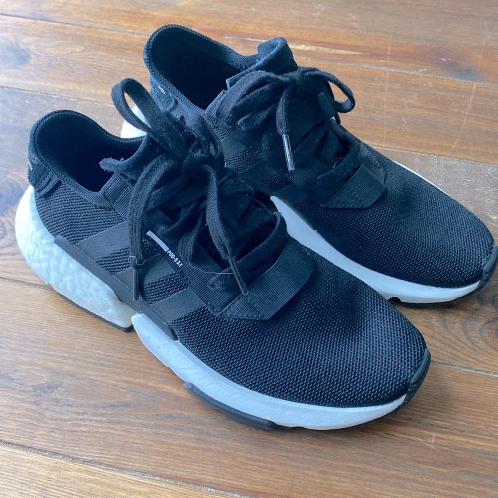 Brand new size 7 Adidas sneakers.